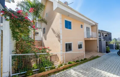 Sobrado com jardim privativo no jardim ipe santa felicidade