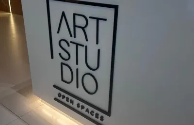 Studio mobiliado no art studio open spaces em armação