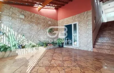 Casa com 4 quartos à venda no jardim das indústrias, jacareí  por r$ 380.000