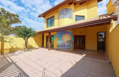 Sobrado com 3 quartos, 253 m² - venda por r$ 750.000 ou aluguel por r$ 3.750/mês - jardim barra de jangada - peruíbe/sp