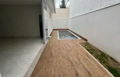 Belíssima casa em condomínio no bairro nova uberlândia