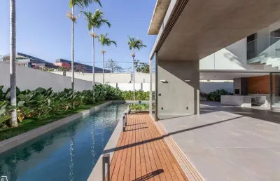 Casa com 4 quartos à venda na Avenida Paulo Gracindo, Gávea, Uberlândia