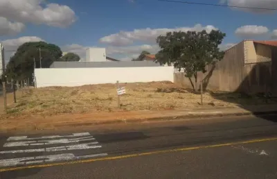 Terreno espaçoso no encantador bairro santa mônica, em uberlândia!