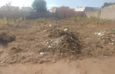 Terreno à venda na Rua Inácio Camilo Dutra, Jardim Ipanema I, Uberlândia