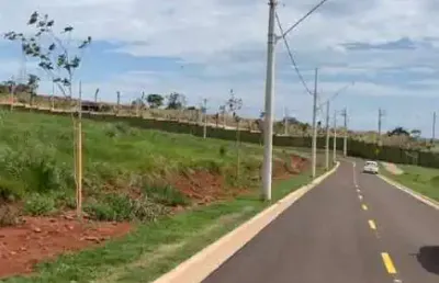 Terreno à venda na Avenida Floriano Peixoto, Granja Marileusa, Uberlândia