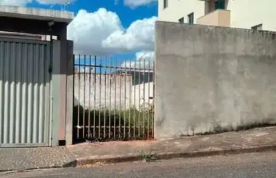 Terreno à venda na Rua João Catanduva, Santa Mônica, Uberlândia