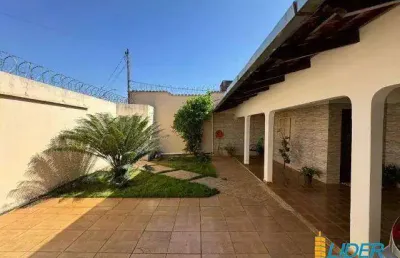 Casa à venda, 4 quartos, 1 suíte, 4 vagas, custodio pereira - uberlândia/mg