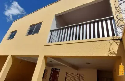 Excelente sobrado com 237m2 de construção em terreno de 300m2 à venda em localização privilegiada no bairro santa monica