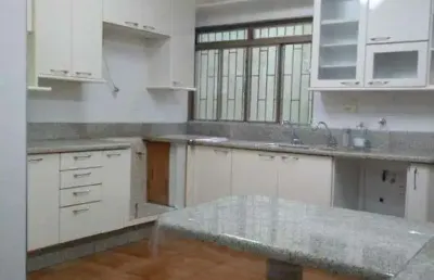 Apartamento com 4 quartos para alugar na Rua Souza Costa, Tabajaras, Uberlândia