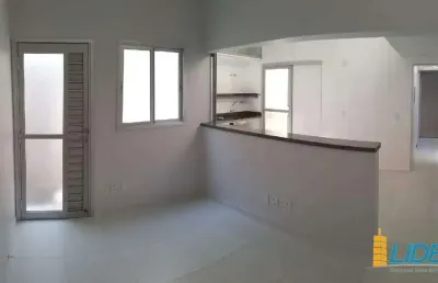 Casa com 2 quartos para alugar na Rua Antônio Salviano de Rezende, Santa Mônica, Uberlândia