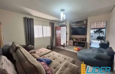 Casa à venda, 3 quartos, 1 suíte, 3 vagas, santa mônica - uberlândia/mg