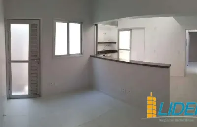 Casa com 2 quartos para alugar na Rua Antônio Salviano de Rezende, Santa Mônica, Uberlândia