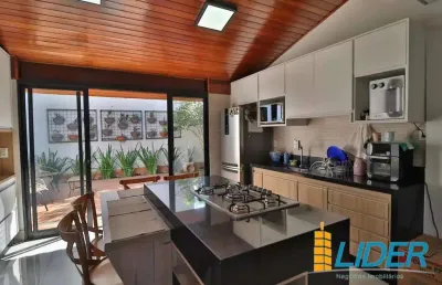 Casa com 3 quartos para alugar na Avenida Sacramento, Martins, Uberlândia