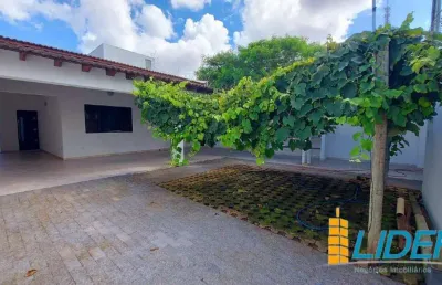 Bela casa com 225m2 de construção em terreno de 285m2, toda montada de armários planejados à venda no bairro alto umuarama