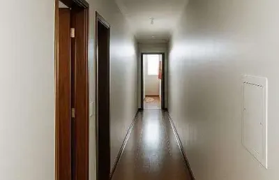 Casa com 5 quartos para alugar na Rua Fernando Alves Rezende, Presidente Roosevelt, Uberlândia