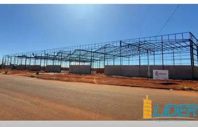 Excelente barracão comercial/industrial, com 4.299m2 de construção em área de 6.000m2 à venda no centro empresarial leste