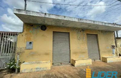 Casa com preço de terreno à venda em ótima localização no bairro tubalina