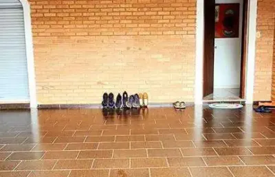 Casa térrea bairro saraiva, 3 quartos sendo uma suíte