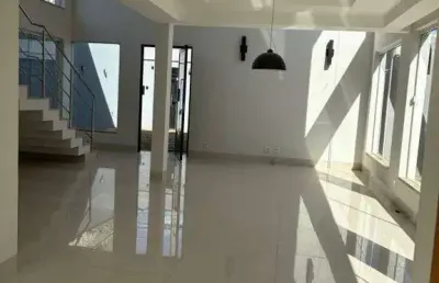 Belíssimo sobrado para alugar em uma localização excelente