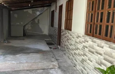 Casa com uma suíte e mais um quarto na ajuda de baixo, macaé-rj!