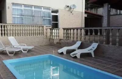 Casa com 4 quartos à venda na Rua Itapoã, Parque Guarua, Juiz de Fora