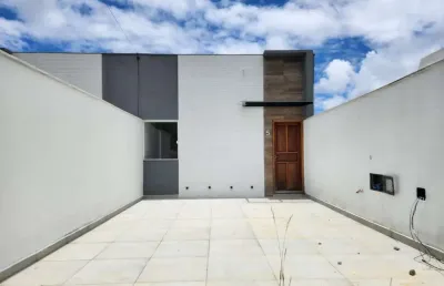 Casa triplex de 03 quartos, sendo 01 suíte e 02 vagas de garagem no são pedro