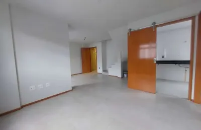 Cobertura duplex com 03  suítes, garagem para 02 carros e elevador no morro da glória