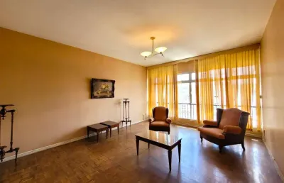 Apartamento de 04 quartos, garagem e elevador no centro