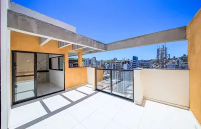 Cobertura duplex, sendo 02 quartos, sendo 01 suíte, 02 vagas de garagem e 02 elevadores em são mateus.