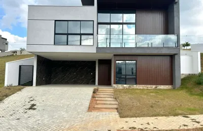 Casa com 04 suítes, espaço gourmet e piscina no alphaville