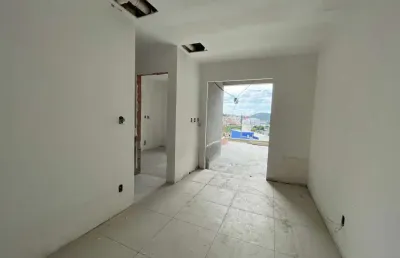Apartamento garden de 02 quartos com suíte, 02 vagas de garagem e 02 elevadores no santa catarina.