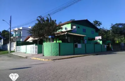Casa à venda em bombas pronta para morar ou investir