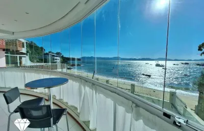 Beira mar na praia do araçá na cidade de porto belo