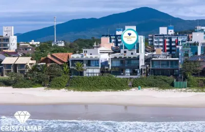 Casa com 3 quartos à venda na Avenida Aroeira da Praia, 2521, Canto Grande, Bombinhas