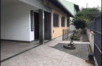 Casa com 3 quartos à venda na rua 2700, 1180, centro, balneário camboriú, 135 m2 por r$ 1.800.000