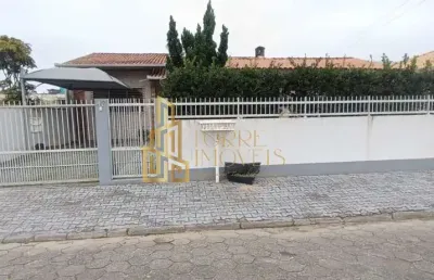 Casa com 4 quartos à venda na rua adilio juvenal mafra, 47, centro, navegantes por r$ 950.000