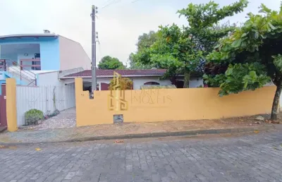 Casa com 2 quartos à venda na rua pedro verissimo de campos, 71, centro, navegantes, 111 m2 por r$ 590.000