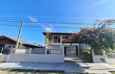 Casa com 3 quartos à venda na rua miguel narciso, 103, gravata, navegantes, 180 m2 por r$ 1.180.000