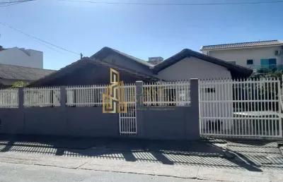 Casa com 3 quartos à venda na rua osmar gaya, 188, meia praia, navegantes, 123 m2 por r$ 760.000