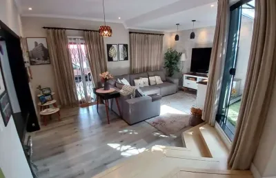 Casa com 3 quartos à venda na Rua André Oszika, 13, Capão Raso, Curitiba