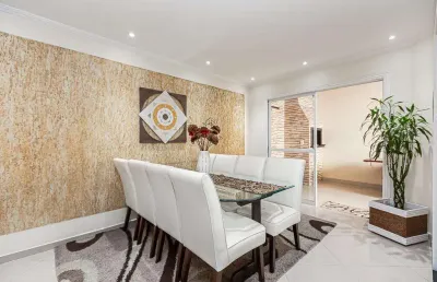 Casa com 4 quartos à venda na Rua Rodolfo Bernardelli, 166, Uberaba, Curitiba