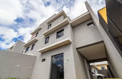 Sobrado novo em condomínio com ático no uberaba com suíte