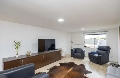 Casa com 3 quartos à venda na Rua Maria Terêncio de Cristo, 157, Campo Comprido, Curitiba