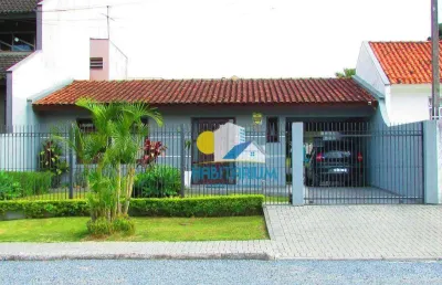 Casa térrea com grande quintal e jardim, 3 dorm (1suíte) 5 vagas