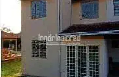 Casa no condominio aurora tropical no jardim tokio  dormitórios: 03. banheiros: 01. sala. cozinha.