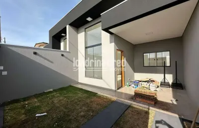 Casa com gourmet com churrasqueira, 03 quartos sendo 01 suite e atissimo padrão de acabamento no jd