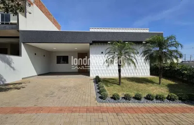 Casa terrea com 03 quartos sendo 02 suites em conceito aberto integrando a casa com a piscina no co