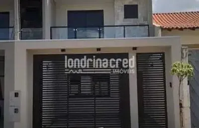 Sobrado de alto padrão em excelente localização, 500m do hu e muffato, próximo ao centro. 155m², 3