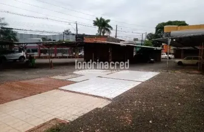 Excelente terreno de esquina 936m² em rua comercial, frente à universidade – ideal para barracões,