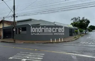 Casa no waldemar hauer: 2 dormitórios (1 suíte), sala, cozinha, 2 banheiros, 2 vagas de garagem, 74